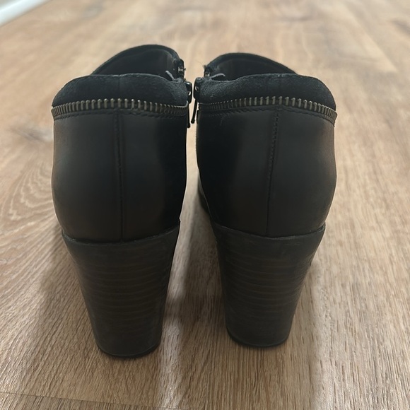 CLARKS | Araya Morgan Black Leather Ankle Boots - Picture 7 of 10